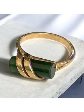 Vintage Avon Jade Ring Gold-Plated Band Size 7 Elegant Green Stone Cylindrical A